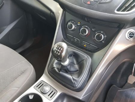 2013-Ford-Kuga-16-EcoBoost-Ambiente_10