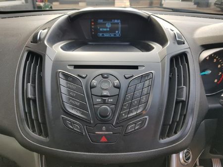 2013-Ford-Kuga-16-EcoBoost-Ambiente_12