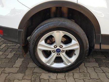 2013-Ford-Kuga-16-EcoBoost-Ambiente_13