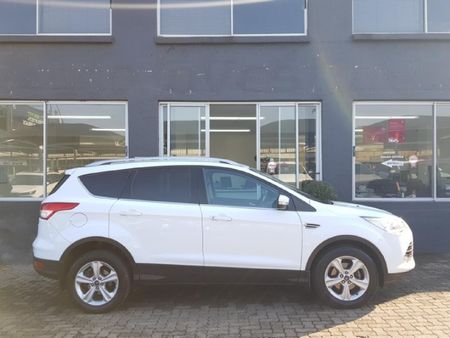 2013-Ford-Kuga-16-EcoBoost-Ambiente_1