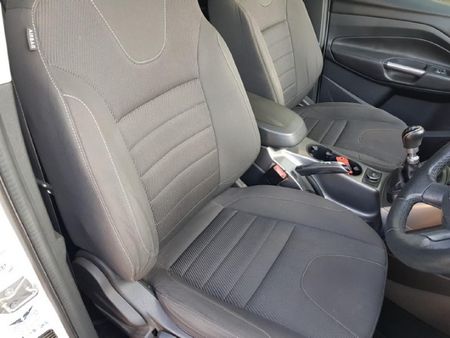 2013-Ford-Kuga-16-EcoBoost-Ambiente_6