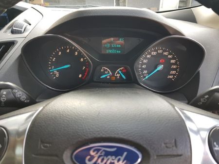 2013-Ford-Kuga-16-EcoBoost-Ambiente_8