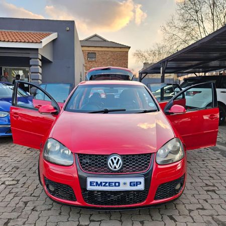 2007-Volkswagen-Golf-GTI-20T-FSI_10