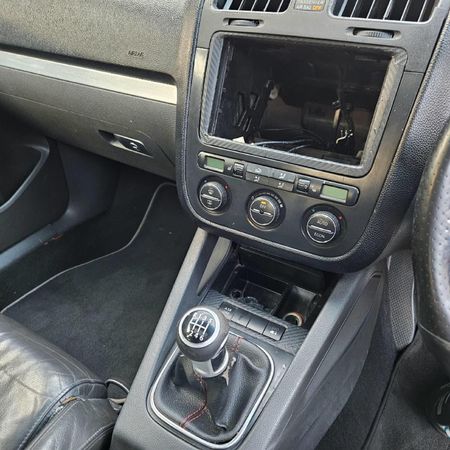 2007-Volkswagen-Golf-GTI-20T-FSI_11