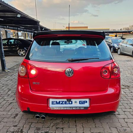 2007-Volkswagen-Golf-GTI-20T-FSI_14