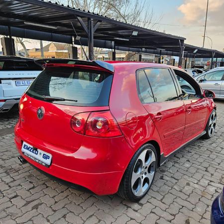 2007-Volkswagen-Golf-GTI-20T-FSI_4
