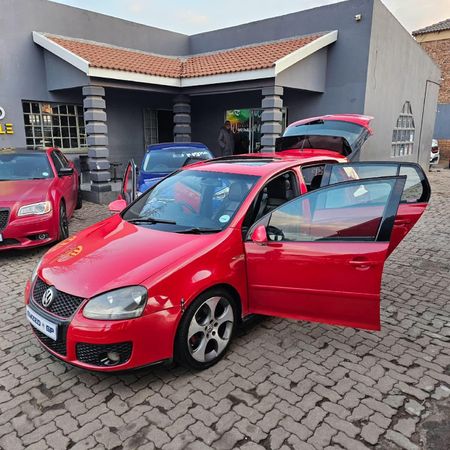 2007-Volkswagen-Golf-GTI-20T-FSI_6