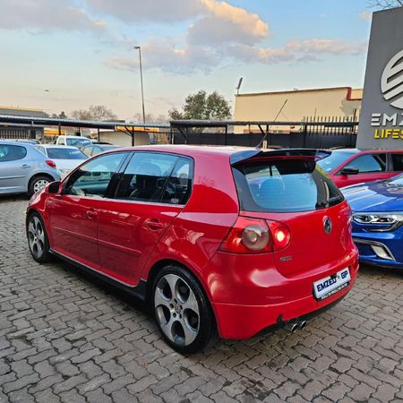 2007-Volkswagen-Golf-GTI-20T-FSI_8