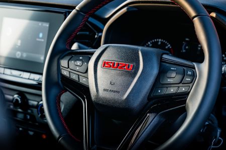 2025-Isuzu-D-Max-19-DDI-HR-X-Rider-Double-Cab_7