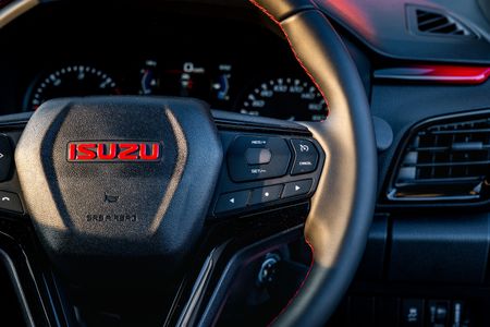 2025-Isuzu-D-Max-19-DDI-HR-X-Rider-Double-Cab_8