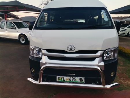 2009-Toyota-Quantum-27-VVTI-Petrol-MT_1