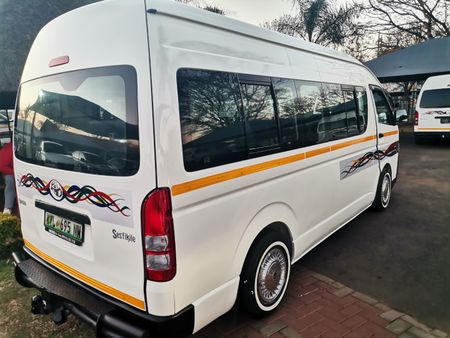 2009-Toyota-Quantum-27-VVTI-Petrol-MT_4