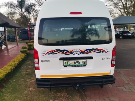 2009-Toyota-Quantum-27-VVTI-Petrol-MT_5