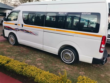 2009-Toyota-Quantum-27-VVTI-Petrol-MT_7
