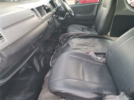 2009-Toyota-Quantum-27-VVTI-Petrol-MT_8