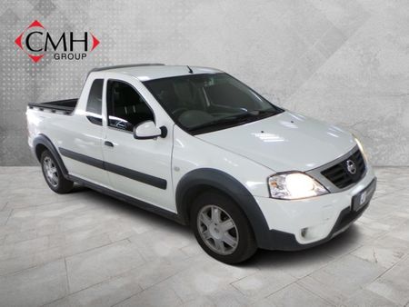 2012-Nissan-NP200-16-SE_0