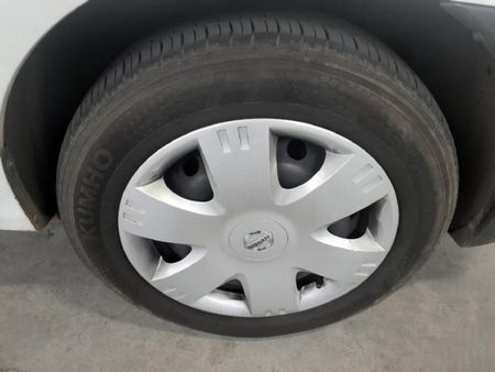 2012-Nissan-NP200-16-SE_10