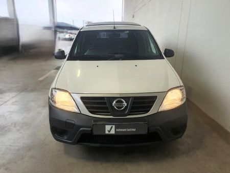2012-Nissan-NP200-16-SE_1