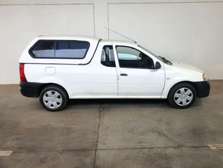 2012-Nissan-NP200-16-SE_2