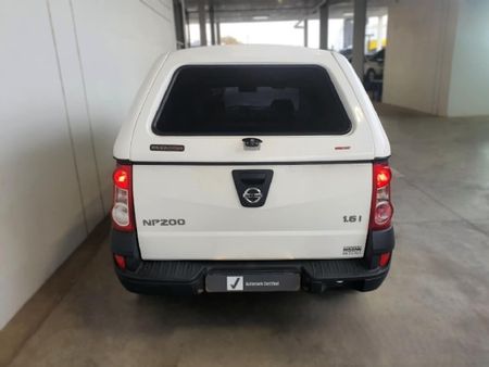2012-Nissan-NP200-16-SE_4