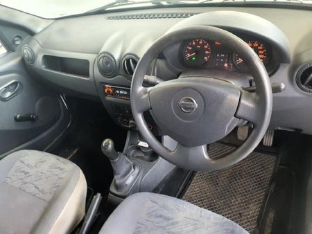 2012-Nissan-NP200-16-SE_6