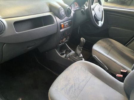 2012-Nissan-NP200-16-SE_8