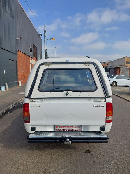 2010-Toyota-Hilux-Canopy_7