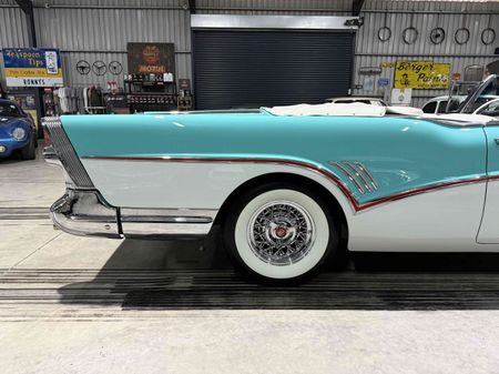 1957-Buick-Roadmaster-Convertible_18