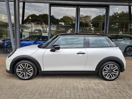 2025-MINI-Hatch-Cooper-Auto_2
