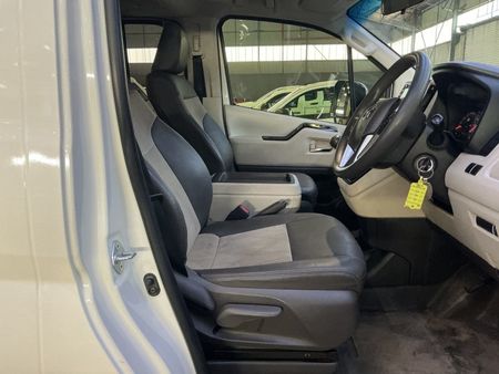 2022-Toyota-Quantum-28-GL-11-seat_10