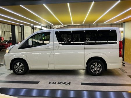 2022-Toyota-Quantum-28-GL-11-seat_3
