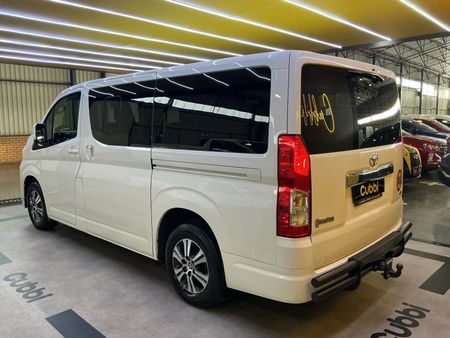 2022-Toyota-Quantum-28-GL-11-seat_4