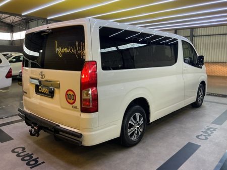 2022-Toyota-Quantum-28-GL-11-seat_5