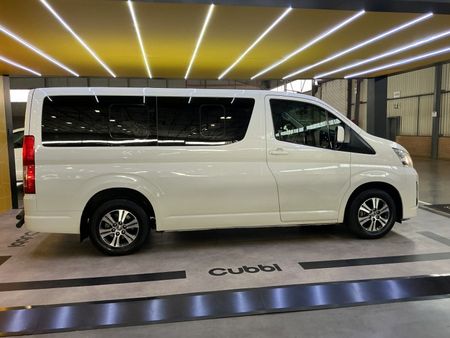 2022-Toyota-Quantum-28-GL-11-seat_6