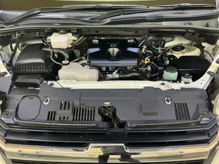 2022-Toyota-Quantum-28-GL-11-seat_7