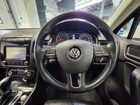 2013-Volkswagen-Touareg-30-V6-TDI-Auto-Bluemotion-180kW_12