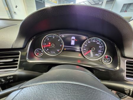 2013-Volkswagen-Touareg-30-V6-TDI-Auto-Bluemotion-180kW_14
