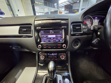 2013-Volkswagen-Touareg-30-V6-TDI-Auto-Bluemotion-180kW_15