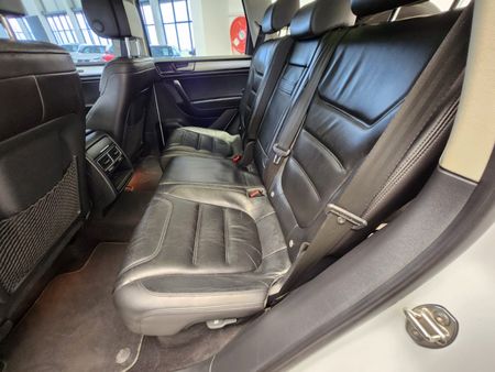 2013-Volkswagen-Touareg-30-V6-TDI-Auto-Bluemotion-180kW_19