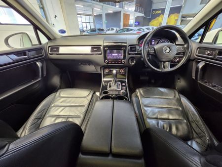 2013-Volkswagen-Touareg-30-V6-TDI-Auto-Bluemotion-180kW_21