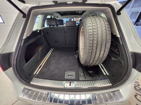 2013-Volkswagen-Touareg-30-V6-TDI-Auto-Bluemotion-180kW_22