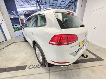 2013-Volkswagen-Touareg-30-V6-TDI-Auto-Bluemotion-180kW_3