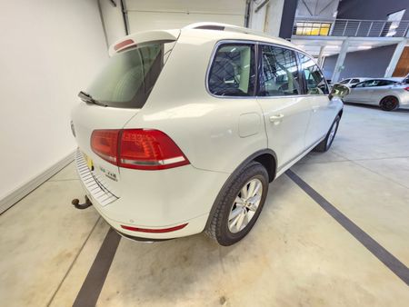 2013-Volkswagen-Touareg-30-V6-TDI-Auto-Bluemotion-180kW_5