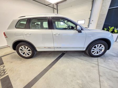 2013-Volkswagen-Touareg-30-V6-TDI-Auto-Bluemotion-180kW_6