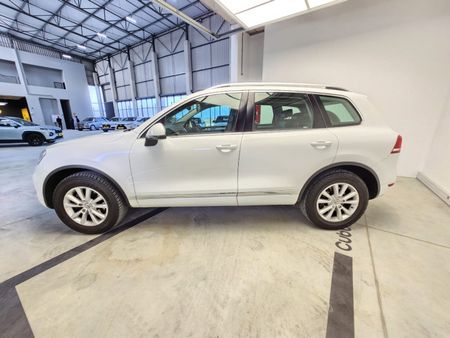 2013-Volkswagen-Touareg-30-V6-TDI-Auto-Bluemotion-180kW_7