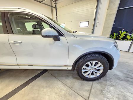 2013-Volkswagen-Touareg-30-V6-TDI-Auto-Bluemotion-180kW_8