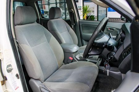 2008-Toyota-Hilux-30-D-4D-Raider-Double-Cab_17
