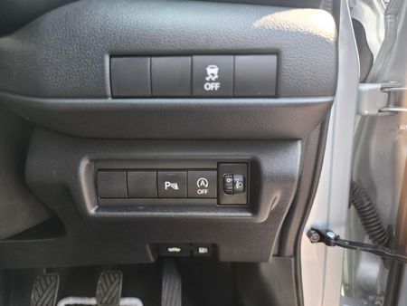 2026-Suzuki-Swift-12-GL_10