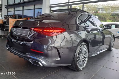 2023-Mercedes-Benz-220-C-Class-C220d-AMG-Line_2