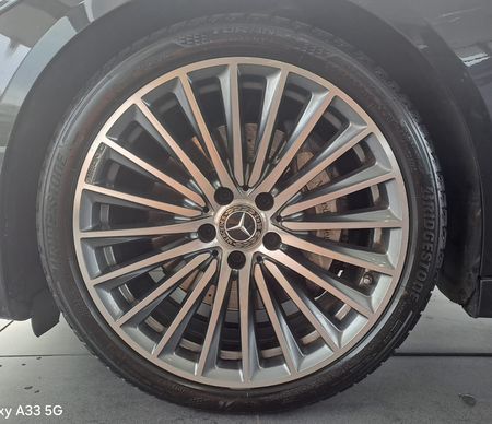 2023-Mercedes-Benz-220-C-Class-C220d-AMG-Line_5